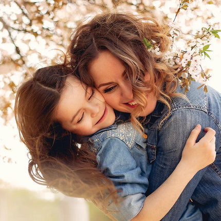 DAUGHTER - Charming Present