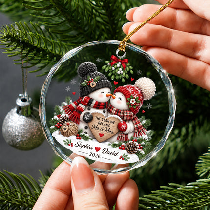 Personalized Newlywed Snowman Couple Mistletoe Christmas Glass Ornament