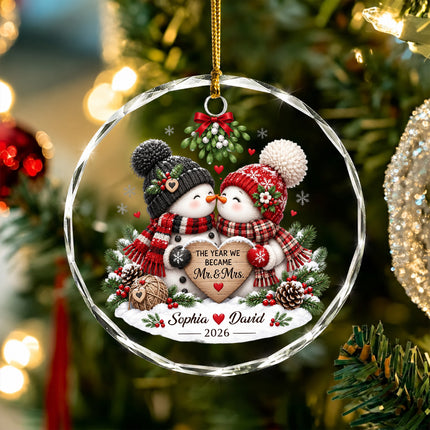 Personalized Newlywed Snowman Couple Mistletoe Christmas Glass Ornament